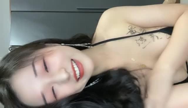 【网红大秀】抖音妩媚颜值女神一尽情性爱私密流出 预览截图 12