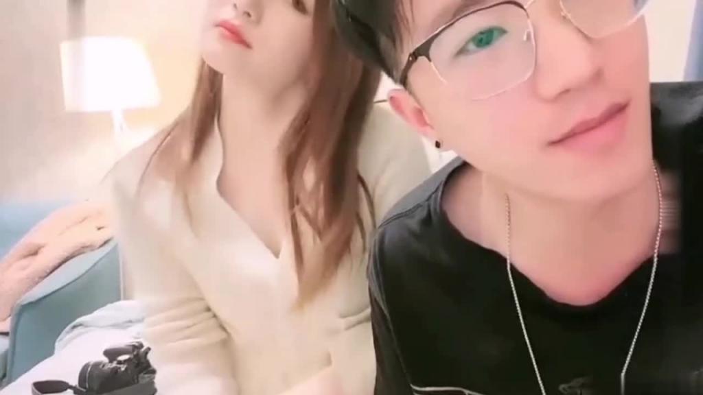 土豪与极品女友做爱自拍,这颜值 预览截图 3