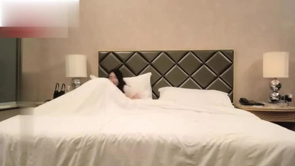 【小宝经典探花-清纯甜美反差女神】还记得当时付费看的,对着打了飞机 预览截图 8