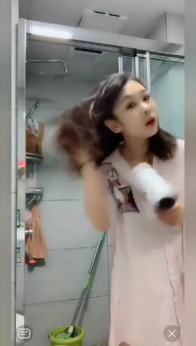 抖音上的精彩走光瞬间,美丽闪现,音浪和流量都已到手 预览截图 7