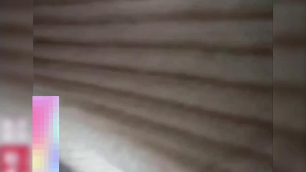 【乱伦尤物姐姐】外面全是亲戚,把姐姐按在厕所干屁眼,疼哭了 预览截图 3