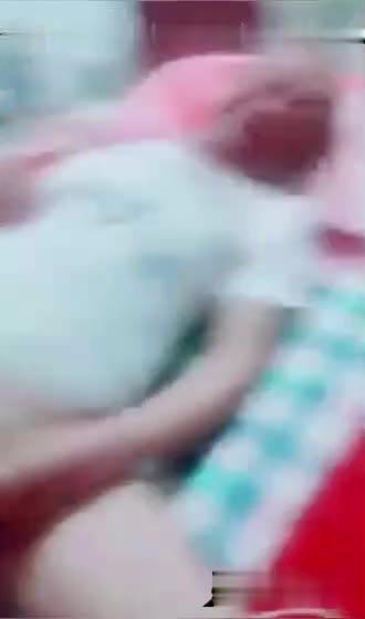 哺乳期儿媳妇乱伦公公!儿媳妇给68岁公公口交吞精! 预览截图 1