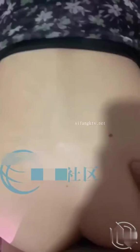 【湖南永州母子乱伦】骚妈的穴永远是最温暖的,傻儿子半夜偷偷的后入操妈妈 预览截图 12