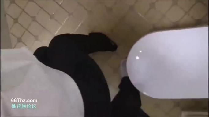 白领偷情同事闺蜜来电话边嗯啊边讲话 预览截图 3