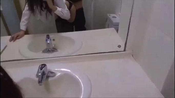 白领偷情同事闺蜜来电话边嗯啊边讲话 预览截图 6