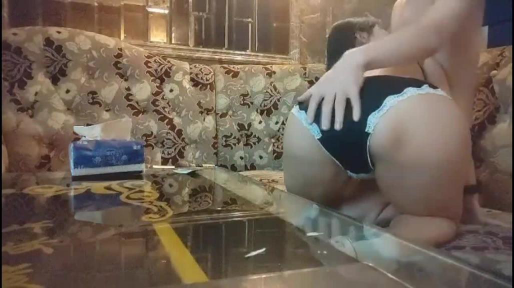 约极品人妻KTV打炮KTV里狂草丰乳肥臀骚逼人妻 预览截图 7