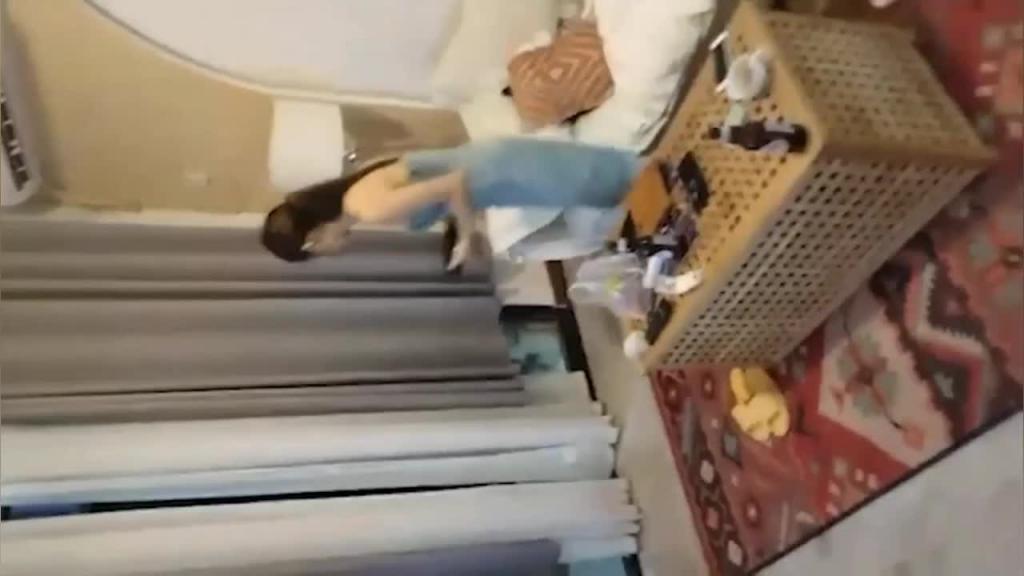 【主播大秀】极品高颜值小嫂子背着老公出来偷情 预览截图 1