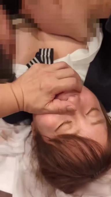 强奸:把女服务员骗进房间强奸轮奸(福利) 预览截图 3