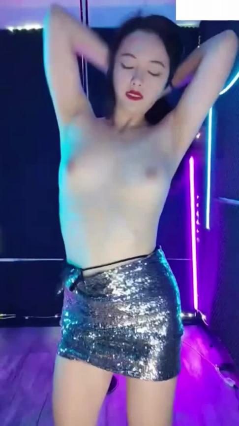 网红主播台湾小飘飘高颜值御姐骚舞抠逼掰穴特写肥臀诱惑 预览截图 10