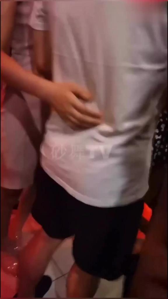 【2023成都砂舞厅-高清偷拍】各种美女海选，摸奶摸屁股 预览截图 2