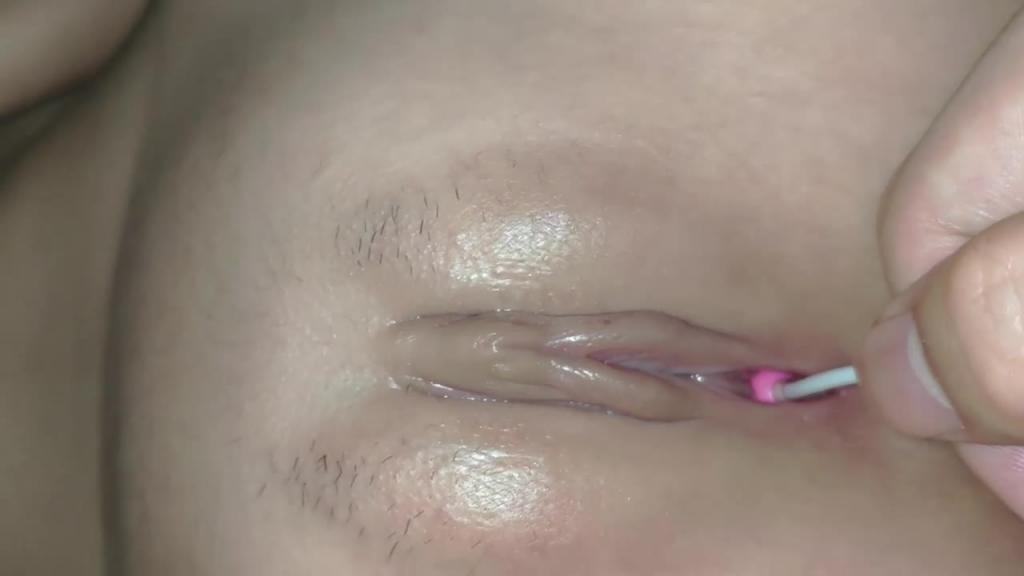 震惊毁三观最新兄妹乱伦可爱妹妹给哥哥口交被玩弄小穴 预览截图 11