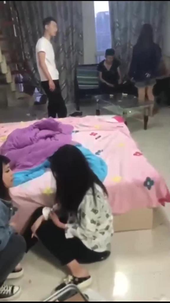 野外强奸轮奸女同学,学校霸凌 预览截图 1