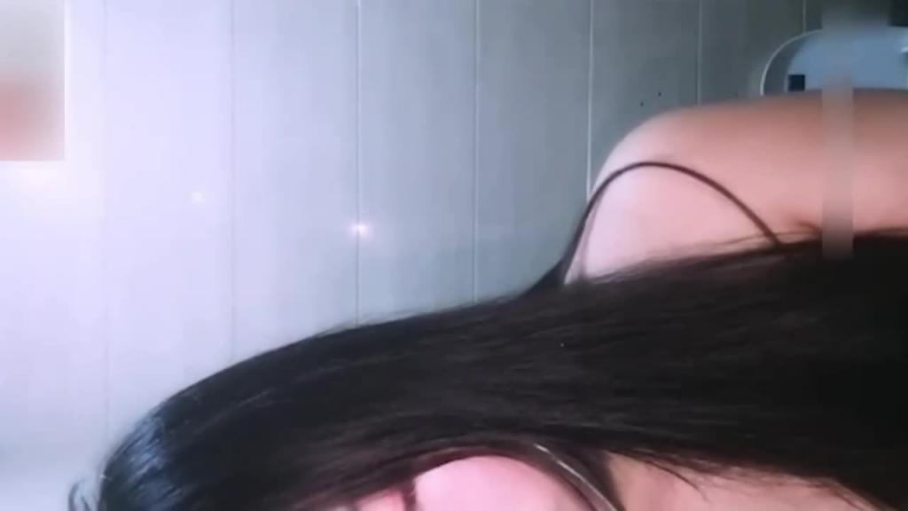 户外高能网红美女主播广场酒吧搭讪飚车党到厕所啪啪 猎奇 预览截图 6