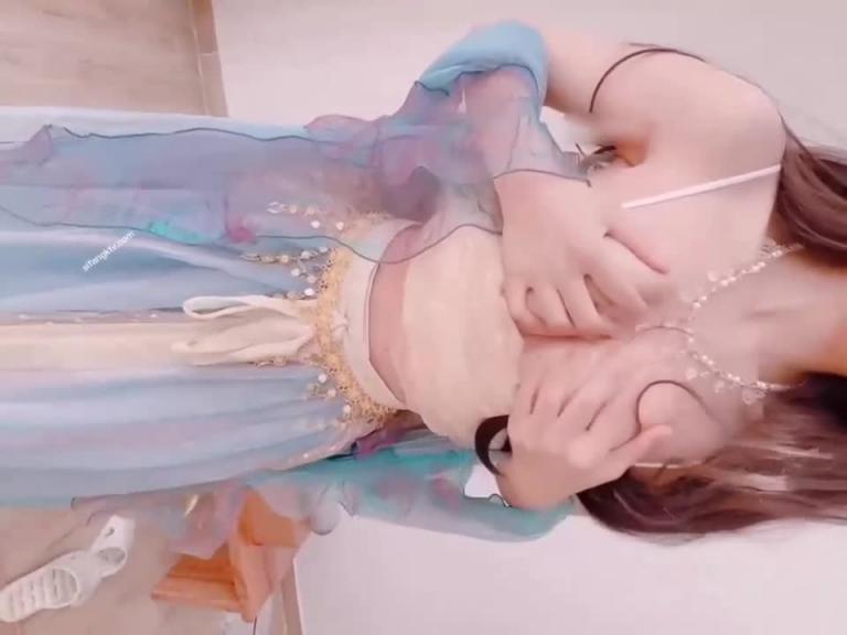 极品白虎尤物【芋圆呀呀】完美身材 速插淫语 预览截图 1