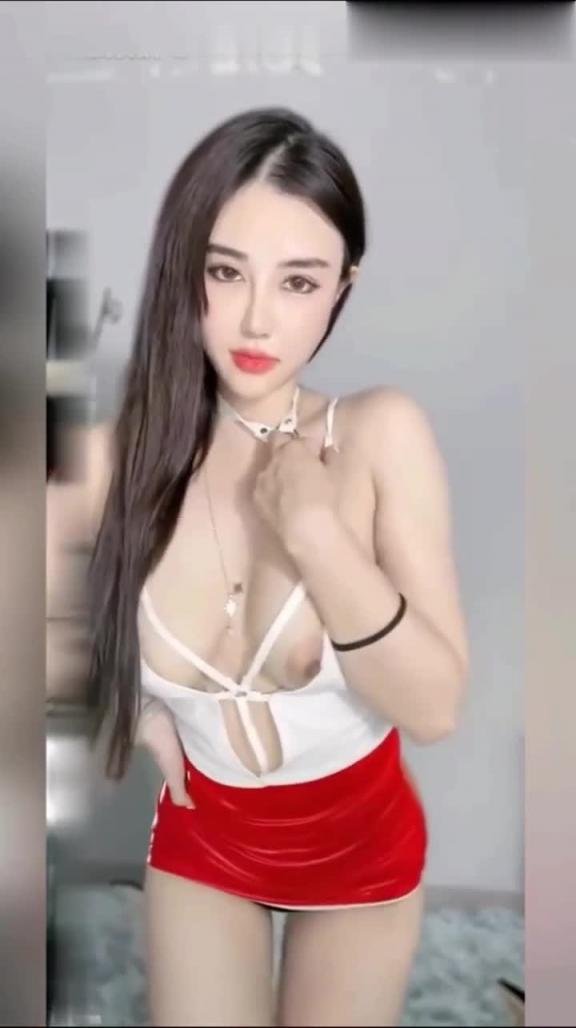 [花椒主播-小鹿乱撞]颜值巨乳女神，骚舞自慰扣逼 预览截图 1