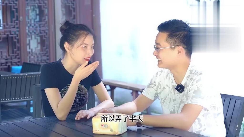 精选少女主持人西蒙带跳蛋外出体验 预览截图 3