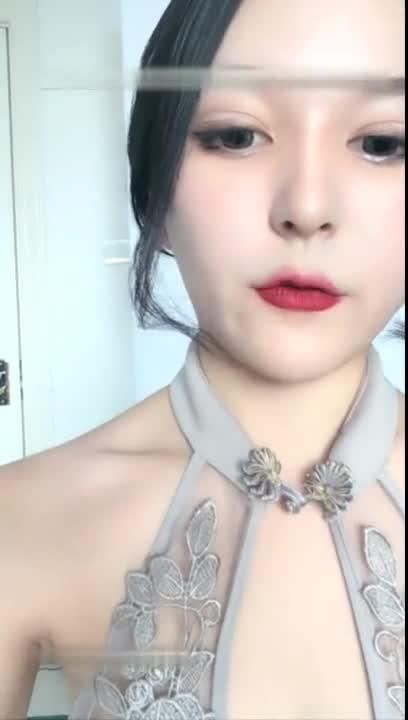 绝对高颜值气质御姐女神主播收费秀房 天使脸庞魔鬼身材 搔首弄姿 揉奶揉穴十分诱人 预览截图 5