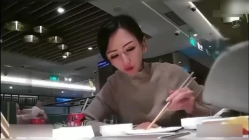 孩子班主任,约土豪出来吃火锅,去土豪家里勾引土豪被狂操 预览截图 2
