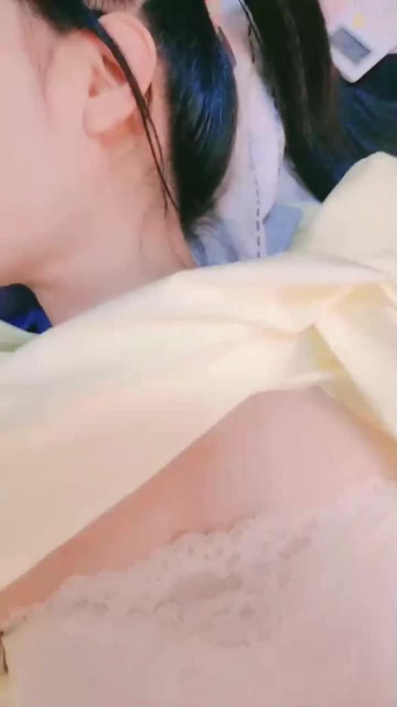【第一视角]无毛嫩穴双马尾萝莉萌妹脱下内裤随意玩弄，腰细圆润屁股进进出出呻吟娇喘 预览截图 1
