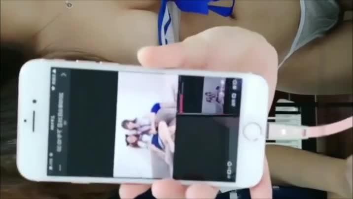 高颜值姐妹圆润乳房丰满翘臀制服诱惑,骚舞弄姿让人火气旺盛 预览截图 2