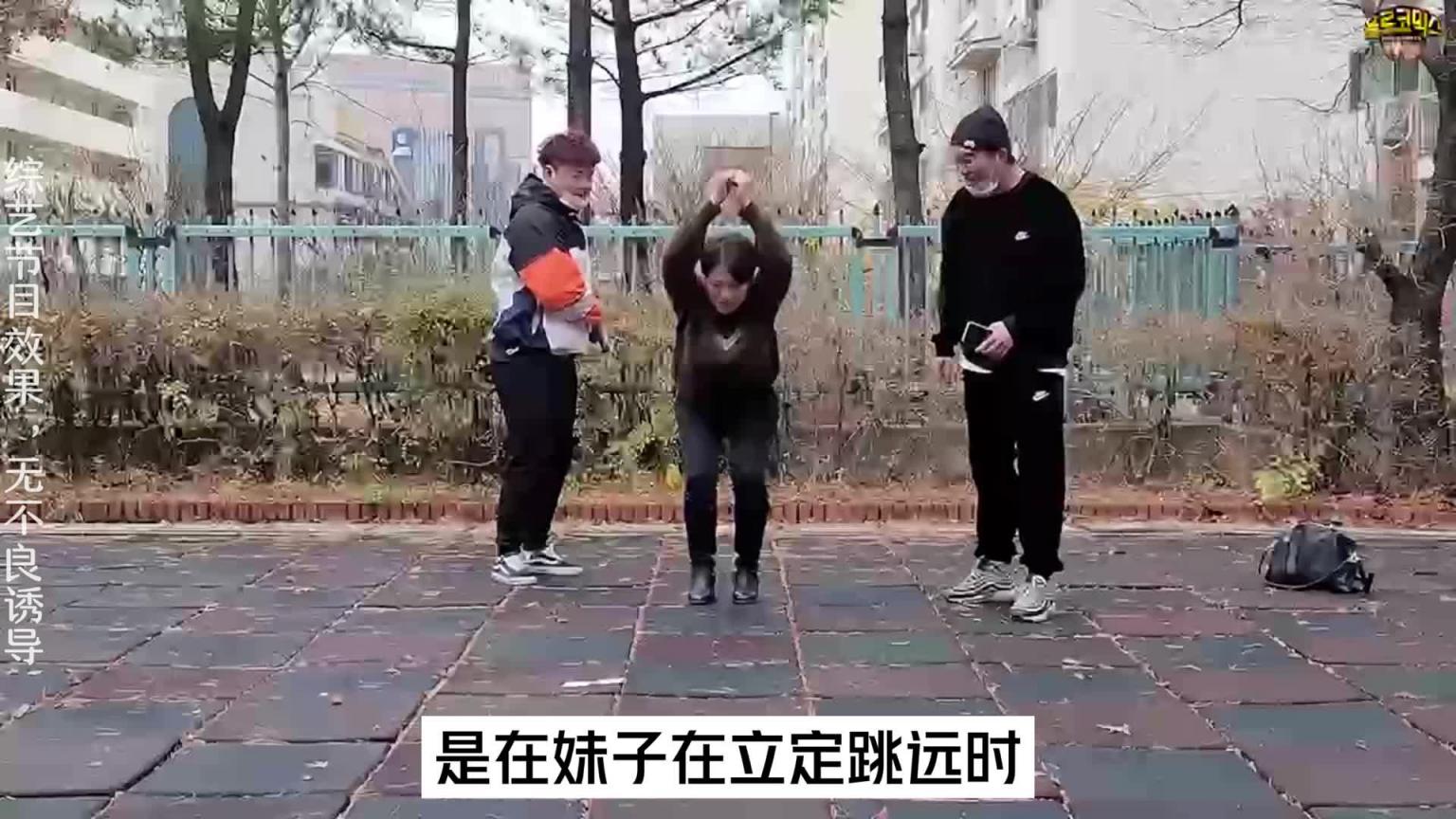 如果妹子在立定跳远时,裤裆突然裂开了,会是什么反应呢。 #尴尬瞬间 预览截图 4