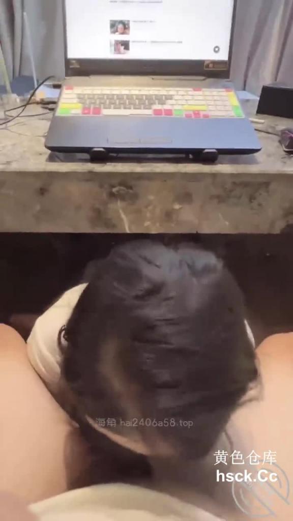 爆乳丰臀的小姨子在胯下替我含着生殖器 预览截图 2