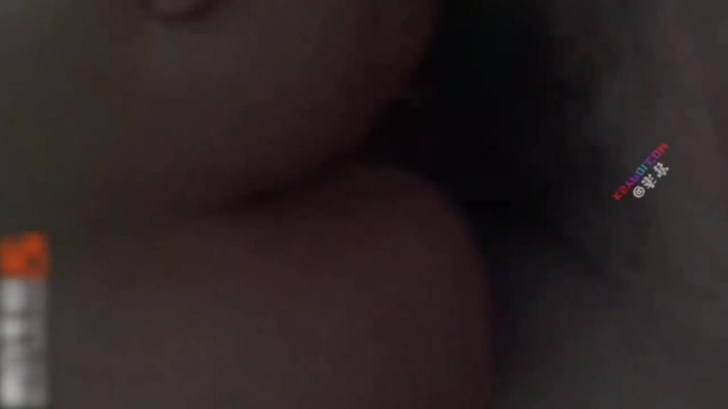 【杭州换妻流出】淫荡人妻眼镜母狗被绿王八各种调教凌辱，着实精彩！ 预览截图 11