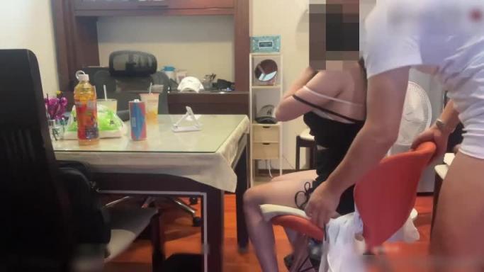 约炮大神真实约会自拍《新鲜嫩妹秘书约炮初体验》 预览截图 4