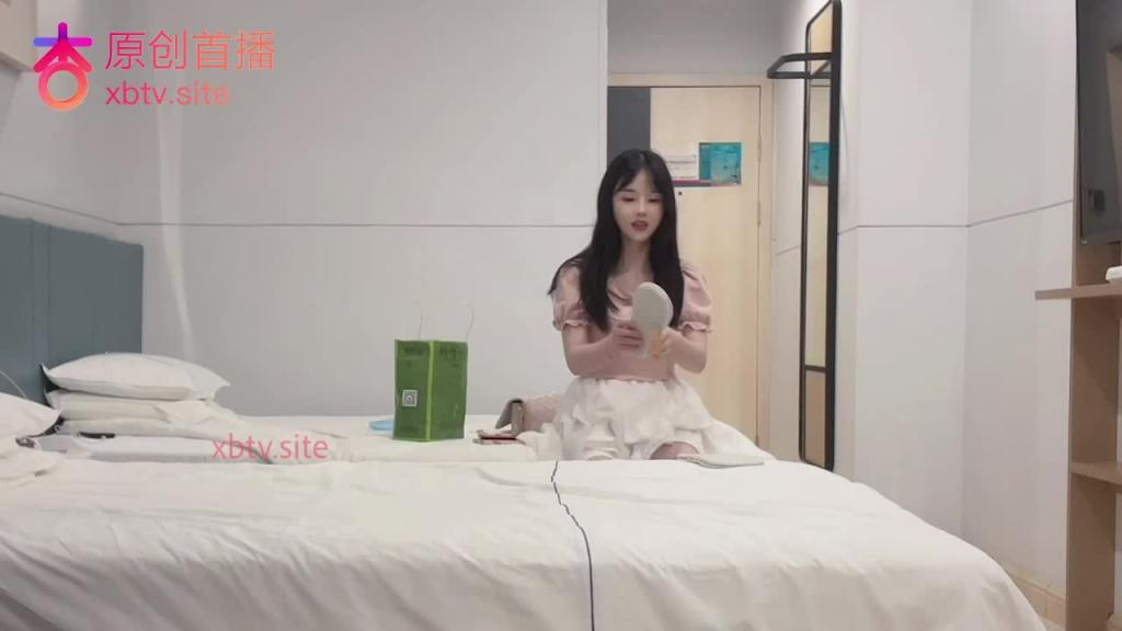 18岁萝莉清纯白虎学生妹- 开档黑丝诱惑 预览截图 1