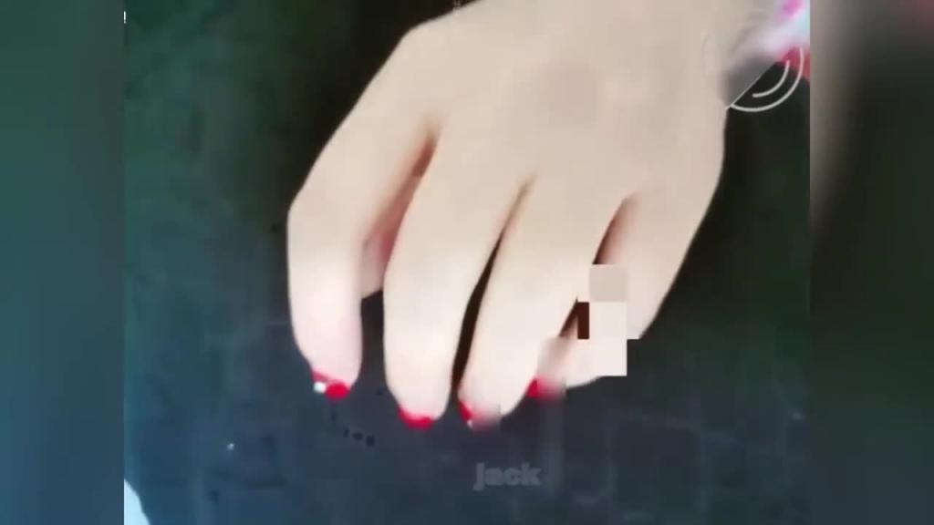 高中儿子趁妈妈熟睡对妈妈下春药 预览截图 2