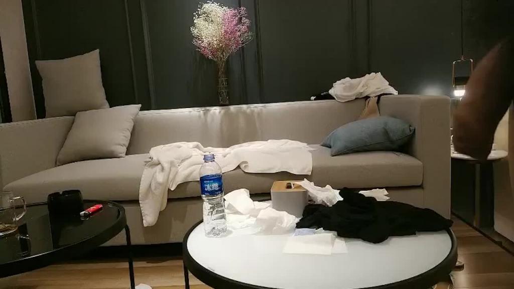 探花 身材苗条纹身少女 张开双腿求主人填满 预览截图 10
