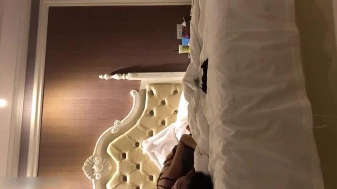 玩弄学院派美女SM发型师tony哥 预览截图 12