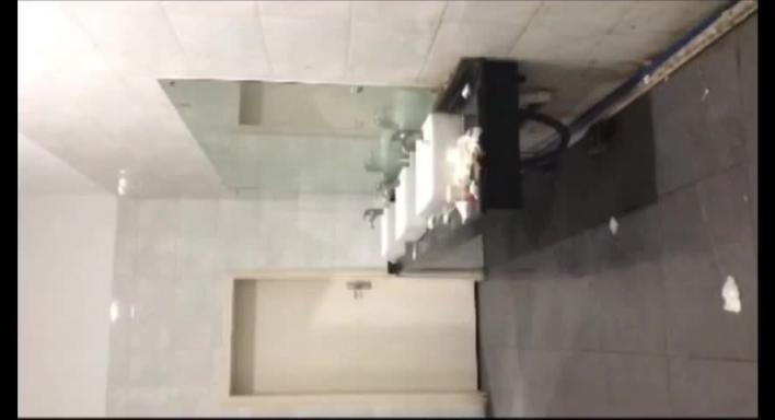 超刺激偷拍十二位美女上厕所尿尿全部有露脸 预览截图 8