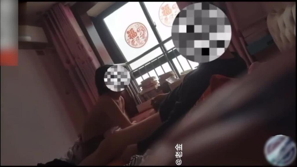 真实禽兽叔叔强奸侄女3次,把侄女骗到野外乱伦 预览截图 6