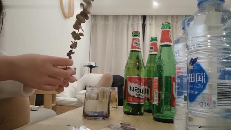 夫妻交换 酒后交流换妻感受,然后床上直接4p 预览截图 1