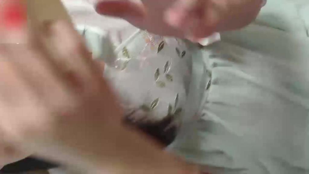 懂得都懂系列,全网独档最全小小年纪三洞齐开,真实乱伦从小开发到成长,汉服妹妹篇 预览截图 3
