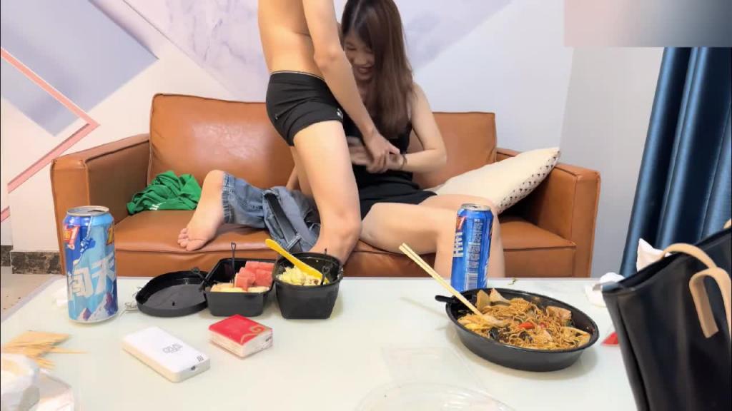 泡良佳作美甲小姐姐好大胆子偷晴无套内射特写了高潮白浆 预览截图 2