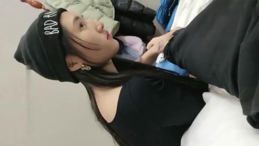 【按摩会所勾搭】按摩会所如此清纯技师勾搭拿下,当场爆插 预览截图 2