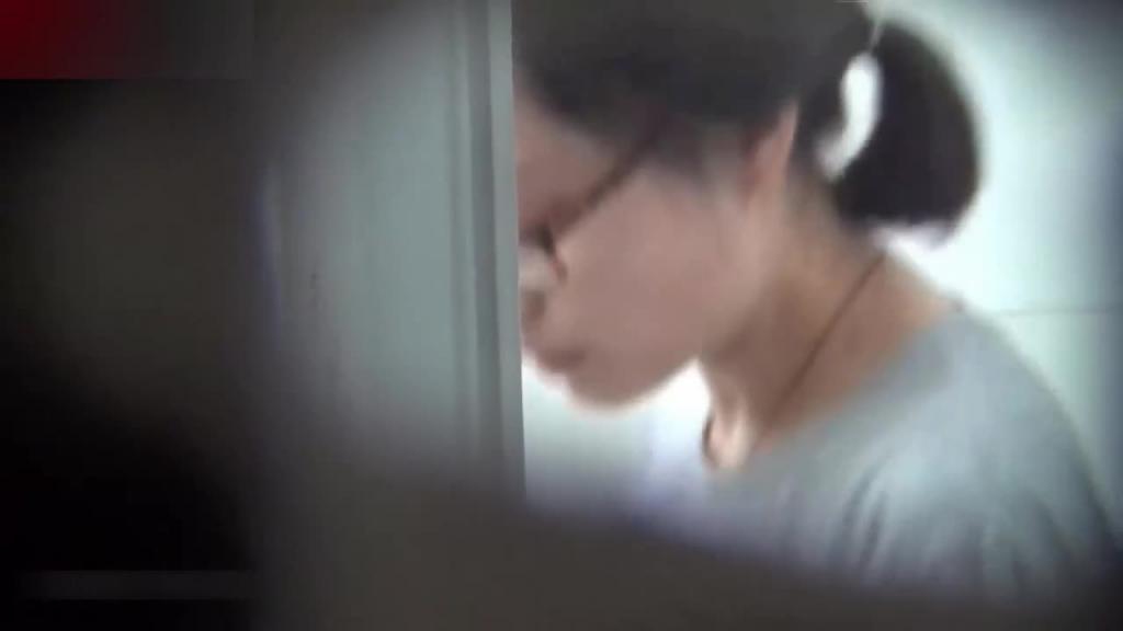 （福利）大神男扮女装女厕偷拍50位美女公司白领网红大学生护士等 预览截图 10