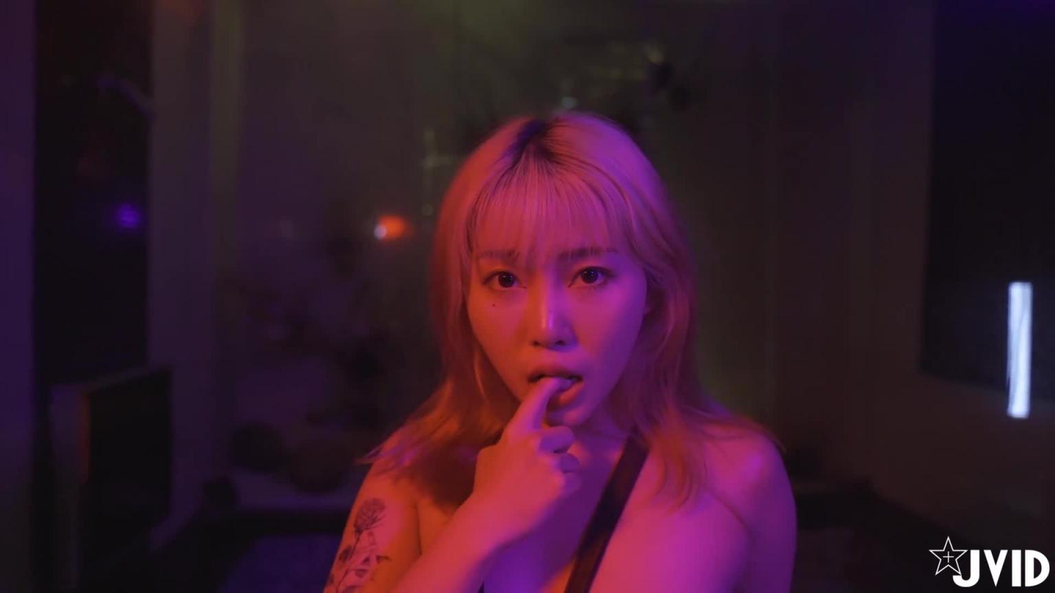 摇曳的光影中被束缚的STACY渐渐的湿了等你来征服-29 预览截图 1