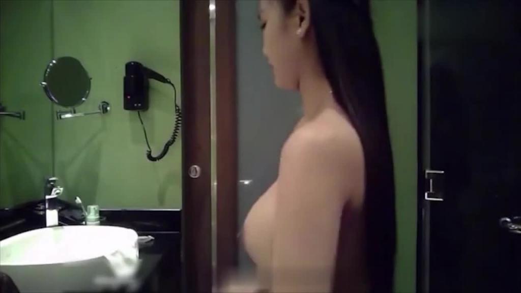 【浴室盗摄】酒店浴室偷拍巨乳,一览无余极品巨乳少女 预览截图 7