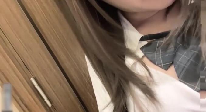 高颜值嫩妹京鱼儿露脸私拍奶子坚挺圆大无毛私处极粉 预览截图 4