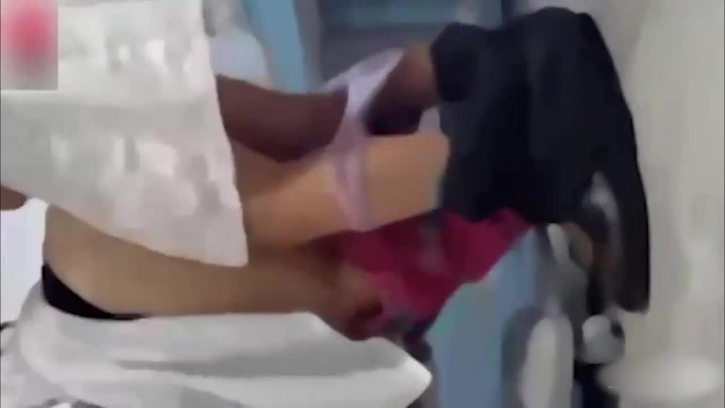 强暴医院女主任,他妈都湿了还装纯,真实记录事件全过程附聊天记录工作照 预览截图 8