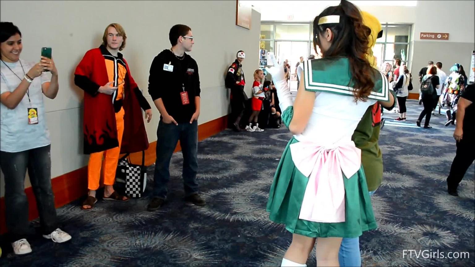 超漂亮Cosplay美女室外大胆露出 预览截图 3