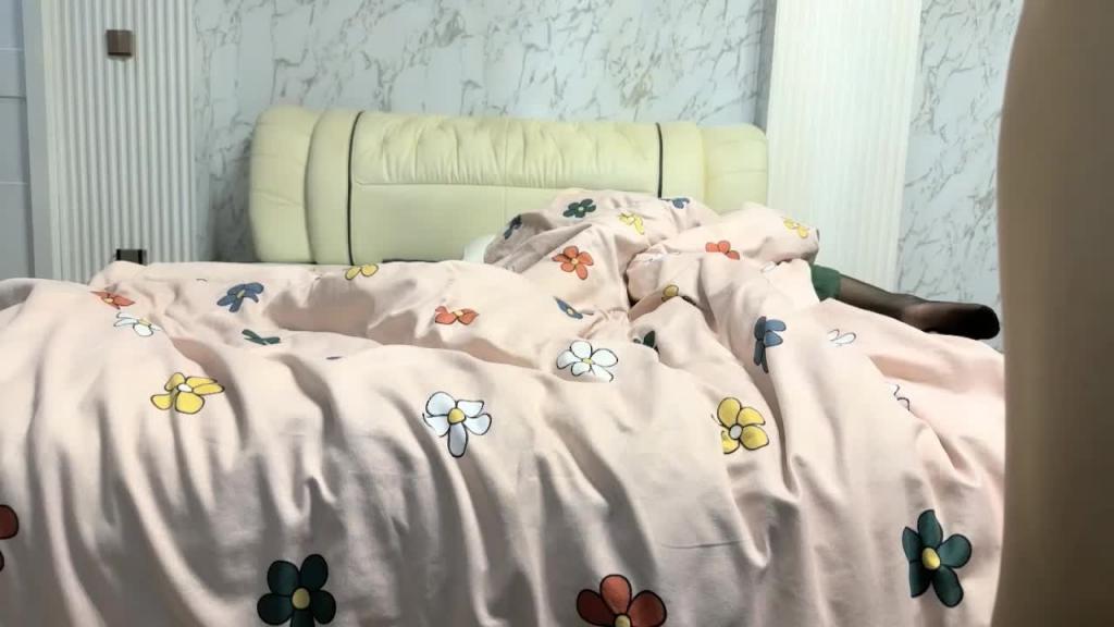 【御姐良家】网聊勾搭御姐范良家眼镜妹,刚搞完又想要射一脸 预览截图 1