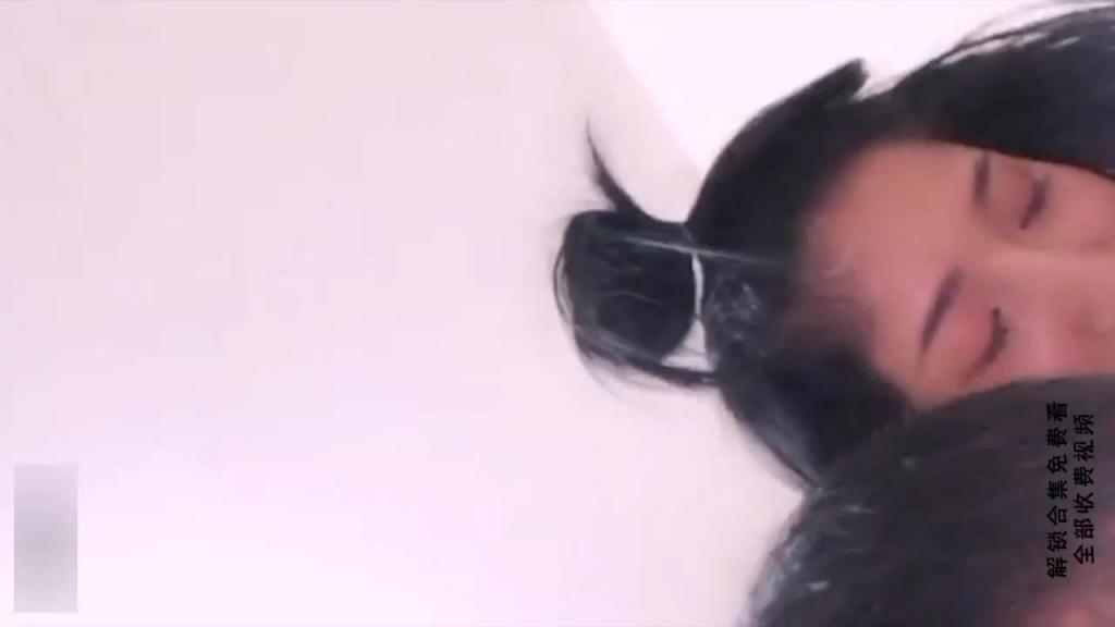 【姐弟乱伦】弟弟操姐姐直接把拳头插进去狂怼逼都干烂了 预览截图 8