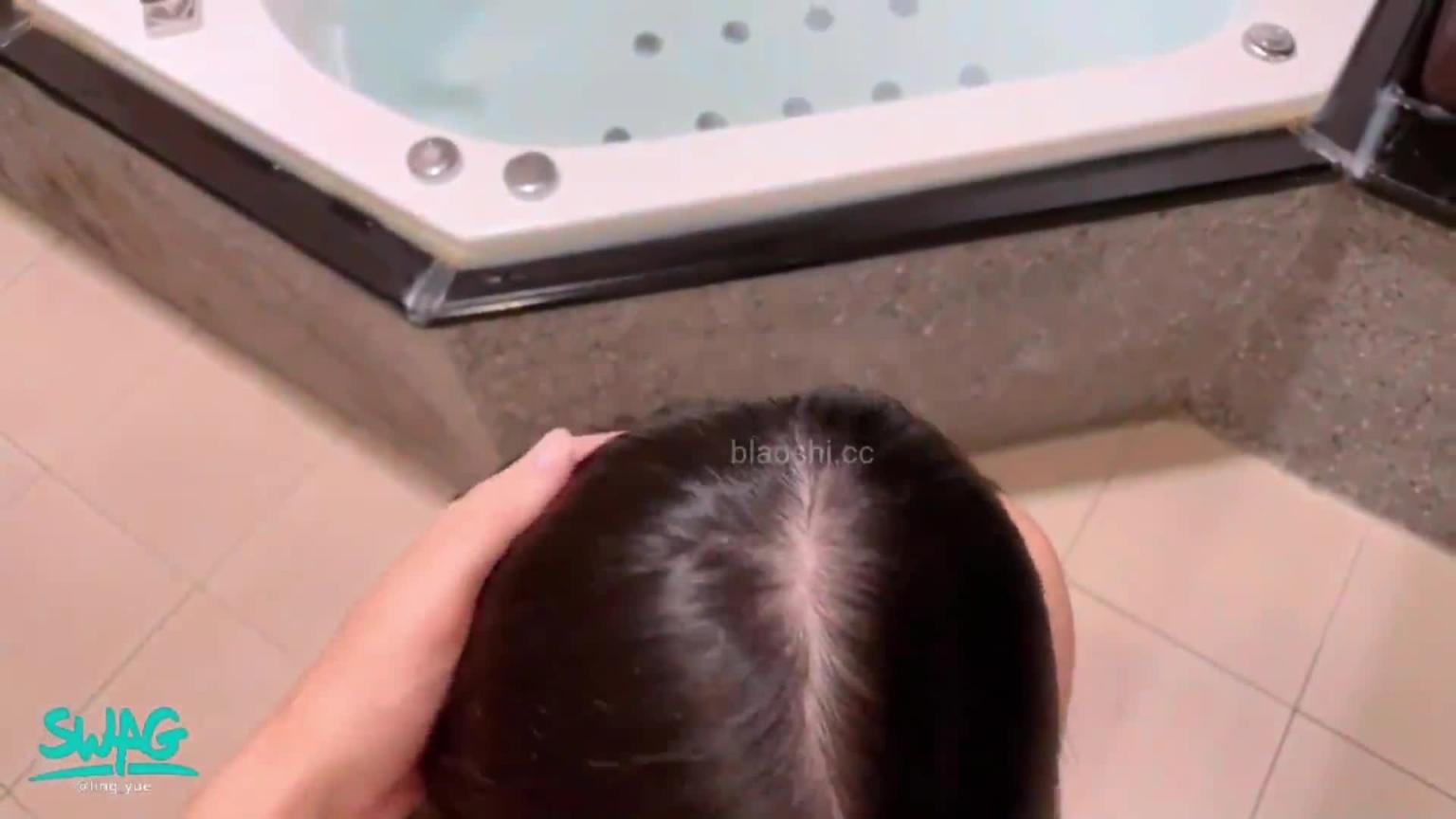 同学来家里借住一天,他竟然帮我口交,还做了一场激 情的爱 预览截图 5
