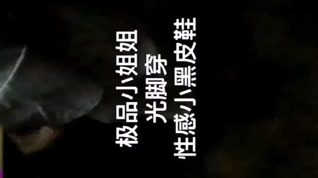 奇葩街射系列光天化日掏出鸡巴见到美女就射,女的大喊流氓地铁顶医被发现! 预览截图 2