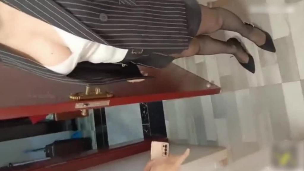 【换妻强奸】合谋强奸对方的老婆,居然还打赌看谁操得更久 预览截图 1