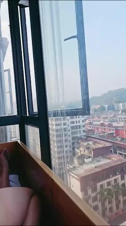 【情侣自拍】超骚的人妻少妇跟大屌哥热血啪啪,全程露脸口交大鸡巴 预览截图 10